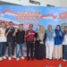 Kepala Cabang Astra Daihatsu Gorontalo, Lesly Allen Siahaya (tengah), dan Supervisor Astra Daihatsu Gorontalo, Ahmad (kanan) berpose bersama mitra dan pemateri edukasi penguatan UMKM dalam kegiatan Gebyar Merdeka dan Bazar UMKM Astra Daihatsu Gorontalo, Sabtu (19/9/2026)