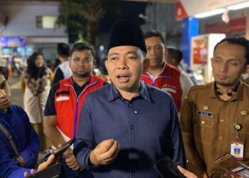 Bupati Jember Muhammad Fawait saat sidak antrian SPBU di wilayah Kota Jember