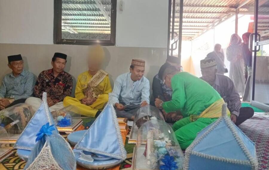 Tahanan ABH di Pohuwato saat melakukan proses pernikahan di Masjid Pohuwato, (Istimewa)