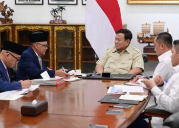 Presiden Prabowo Subianto memimpin rapat terbatas bersama Menteri Haji dan Umrah Mochamad Irfan Yusuf dan Wakil Menteri Haji dan Umrah Dahnil Anzar Simanjuntak di Istana Negara, Jakarta, Senin (28/9/2026). ANTARA/HO-BPMI Sekretariat Presiden