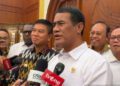 Menteri Pertanian Andi Amran Sulaiman berbicara kepada pers setelah pertemuan koordinasi terbatas mengenai percepatan pengembangan bioetanol dengan 44 regent dari berbagai pusat produksi di Jakarta, Senin (21 September 2026). (ANTARA/M. Harianto