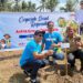 Kepala Cabang Astra Daihatsu Gorontalo, Lesly Allen Siahaya, bersama Camat Randangan, Saharudin Saleh, secara simbolis melakukan penanaman 1.000 bibit kakao CSR Kampung Berseri Astra di Desa Patuhu, Kecamatan Randangan, Pohuwato.