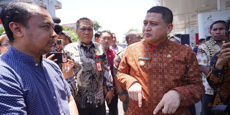 Jajaran Pemkot Makassar dan Pertamina melakukan peninjauan ke SPBU Ratulangi.