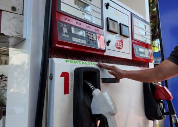 Pertamina Patra Niaga melakukan rekonfigurasi fasilitas di 12 SPBU di Kota Makassar serta wilayah Gowa dan Maros dengan mengalihkan sebagian kapasitas pengisian produk non subsidi Pertamax untuk melayani produk bersubsidi Pertalite.