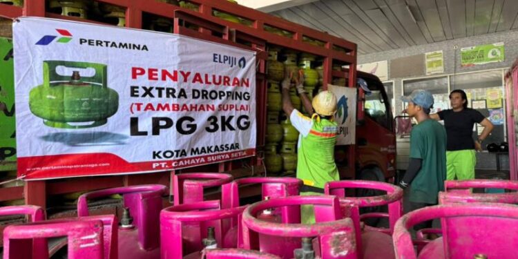 Pertamina Patra Niaga Regional Sulawesi terus memperkuat penyaluran LPG 3 Kg di Kota Makassar melalui tambahan pasokan secara bertahap.