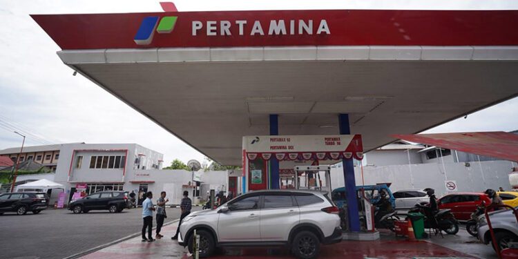 Antrean kendaraan di sejumlah SPBU di Kota Kendari mulai berangsur normal.