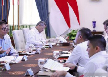 Presiden Prabowo Subianto memimpin rapat terbatas mengenai BPJS Kesehatan di Istana Kepresidenan RI, Jakarta, Senin (28/9/2026). ANTARA/HO-Tim Media Presiden Prabowo Subianto.