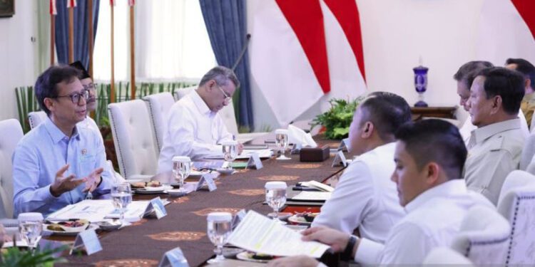 Presiden Prabowo Subianto memimpin rapat terbatas mengenai BPJS Kesehatan di Istana Kepresidenan RI, Jakarta, Senin (28/9/2026). ANTARA/HO-Tim Media Presiden Prabowo Subianto.