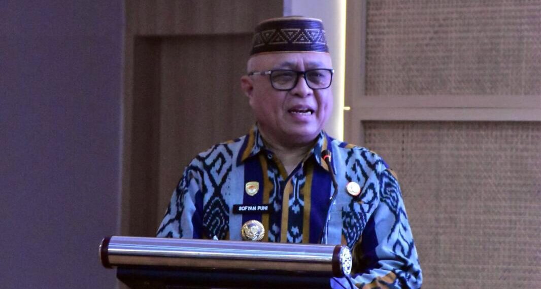 Bupati Gorontalo Sofyan Puhi