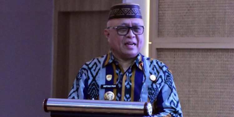 Bupati Gorontalo Sofyan Puhi