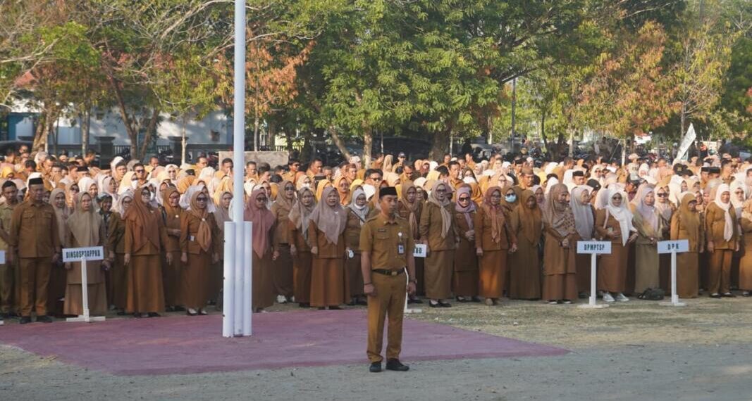 Pelaksanaan apel kerja di lingkungan Pemerintah Kabupaten Bone Bolango yang berlangsung di Lapangan Alun-Alun Bone Bolango, Senin (7/9/2026). (Foto Onal/Prokopim)
