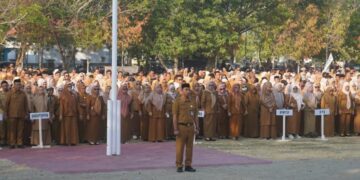 Pelaksanaan apel kerja di lingkungan Pemerintah Kabupaten Bone Bolango yang berlangsung di Lapangan Alun-Alun Bone Bolango, Senin (7/9/2026). (Foto Onal/Prokopim)