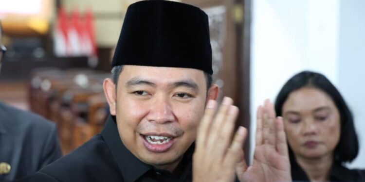 Bupati Jember Muhammad fawait usai mengikuti rapat paripurna DPRD kabupaten Jember