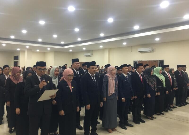 Prosesi pelantikan dan pengambilan sumpah Pejabat Administrator, Pengawas dan Kepala Puskesmas di lingkungan Pemerintah Kabupaten Bone Bolango yang dilaksanakan di Ruang Lupa Lelah, Selasa (22/9/2026). (Foto Firsa/Gopos)