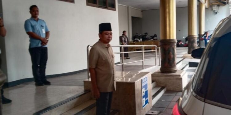 Bupati Jember Muhammad fawait saat menerima kunjungan DPRD Jatim di pendopo Wahyawibawagraha