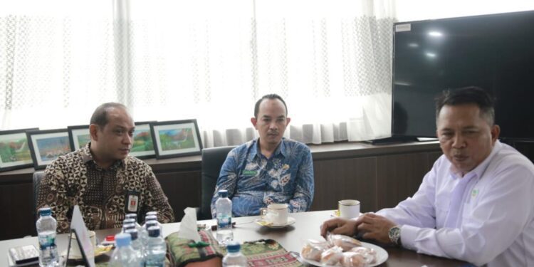 Dinsos PPPA dan Kepala Diskominfo Jember saat berkunjung ke Kementerian Sosial RI