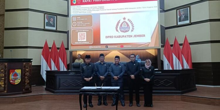 Bupati Jember Muhammad Fawait saat menghadiri rapat paripurna P-APBD 2026
