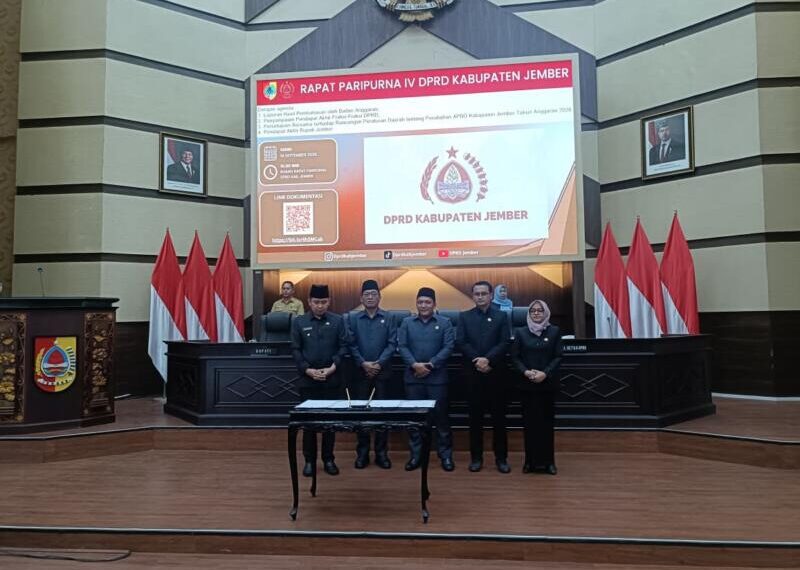 Bupati Jember Muhammad Fawait saat menghadiri rapat paripurna P-APBD 2026