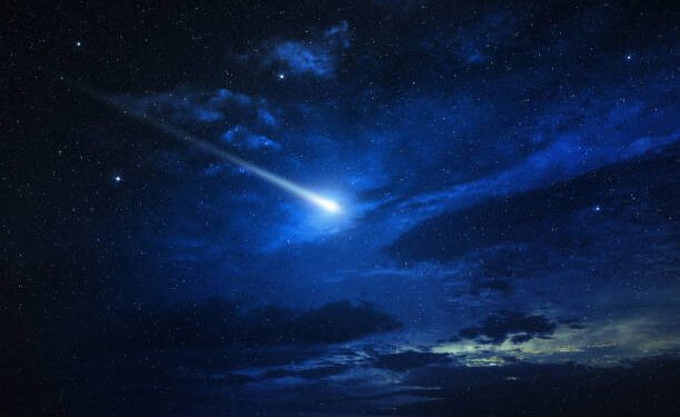 comet star shining in a blue sky. (Ilustrasi)