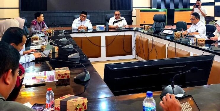 Sekda Kabupaten Gorontalo Sugondo Makmur membuka Pertemuan Lintas Sektor Kawasan Tanpa Rokok (KTR) Tingkat Kabupaten Gorontalo di Ruang Kerja Sekretaris Daerah, Rabu (16/9/2026).