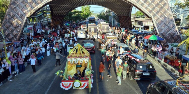 Sebanyak 120 mobil hias dan 200 sepeda motor mengikuti Pawai Kendaraan Hias Islami dalam rangka memperingati Maulid Nabi Muhammad SAW 1448 Hijriah di Kabupaten Gorontalo, Rabu (2/9/2026).