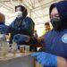 Pemeriksaan tes urine bagi karyawan Pani Gold Mine.(Istimewa)
