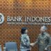 Gubernur Bank Indonesia (BI) Destry Damayanti (kiri) dan Menteri Keuangan Suahasil Nazara (kanan) dalam Konferensi Pers Sinergi Kebijakan Moneter & Fiskal di Bank Indonesia (BI), Jakarta, Kamis (24/9/2026). ANTARA/Imamatul Silfia