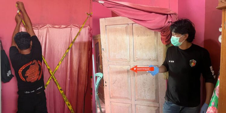 Tim Identifikasi dan Resmob Saronde, Polres Gorontalo Utara saat melakukan olah tempat kejadian perkara meninggalnya seorang aparatur sipil negara (ASN) di Kecamatan Tolinggula, Kabupaten Gorontalo Utara. (foto.istimewa)