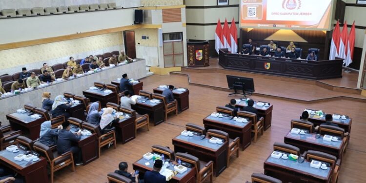 Suasana Rapat Paripurna DPRD Kabupaten Jember berama Bupati Muhammad Fawait.