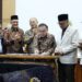 Wakil Ketua DPR RI, Dasco Sufmi Ahmad, menandatangani penetapan biaya haji dalam rapat panja BPIH 2027, Rabu (7/10/2026). (Foto: Foto : Mares/Andri/DPRRI)