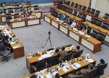 Komisi VII DPR RI melaksanakan rangkaian uji kelayakan dan kepatutan atau fit and proper test terhadap para calon Dewas RRI, Rabu (7/10).(Foto: Antara)