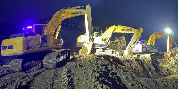 Sejumlah alat berat berupa excavator diamankan aparat Polres Pohuwato di kawasan PETI Popayato Barat.