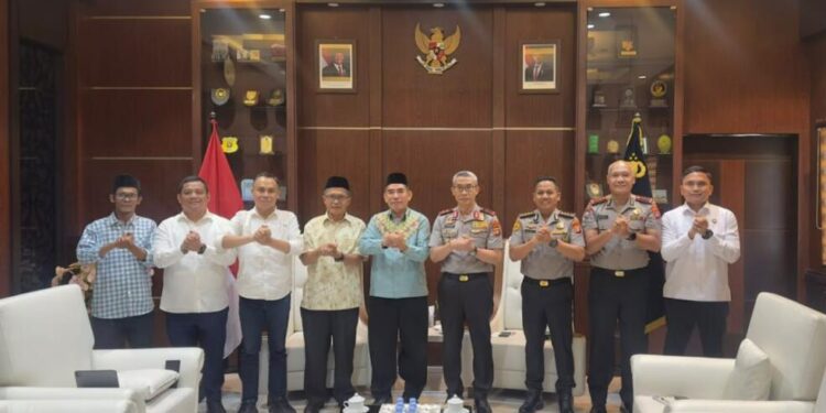 Pertemuan Kapolda Gorontalo Irjen Pol Nurworo Danang bersama Ketua PWNU Gorontalo Ibrahim T Sore terkait rencana Polda Gorontalo menjadi tuan rumah Hari Santri Nasional 2026.