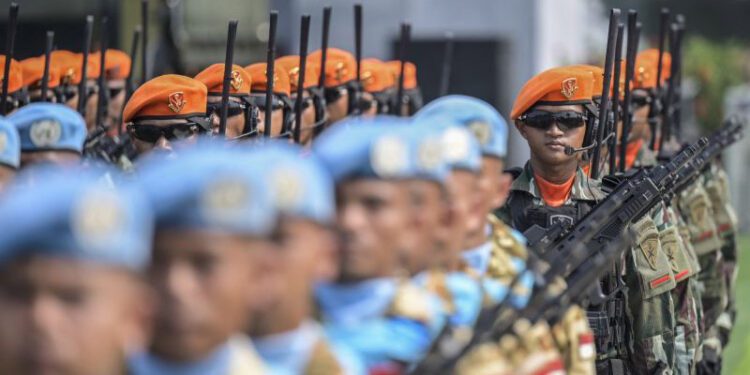 Prajurit TNI mengikuti upacara peringatan Hari Ulang Tahun (HUT) ke-81 Tentara Nasional Indonesia (TNI) di Mabes TNI Cilangkap, Jakarta Timur, Senin (5/10/2026). Peringatan HUT ke-81 TNI mengusung tema TNI Kuat Bersama Rakyat Indonesia Berdaulat Adil dan Makmur. ANTARA FOTO/Galih Pradipta/nz (ANTARA FOTO/GALIH PRADIPTA)