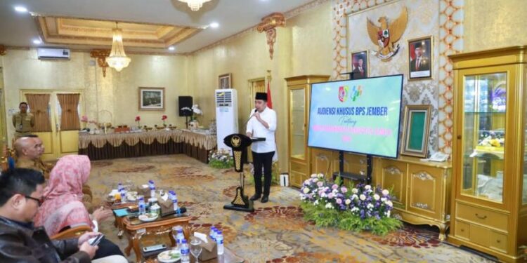 Bupati Jember Muhammad fawait saat audisi dengan BPS di pendopo