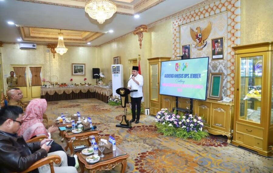 Bupati Jember Muhammad fawait saat audisi dengan BPS di pendopo