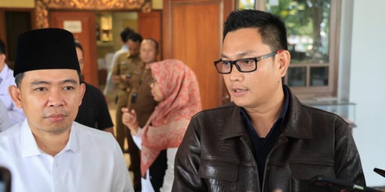 Bupati Jember Muhammad fawait usai rapat dengan Pertamina