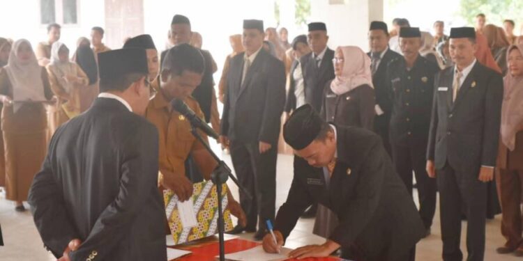 Bupati Boalemo Rum Pagau Lantik pejabat pimpinan tinggi pratama, (Prokopim Boalemo)