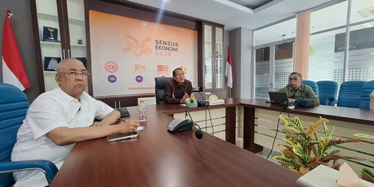 Ketua Perjagindo Perwakilan Gorontalo, Jasin Mohamad (kemeja putih) saat menghadiri rilis berita resmi statistik BPS Provinsi Gorontalo, Kamis (1/10/2026)