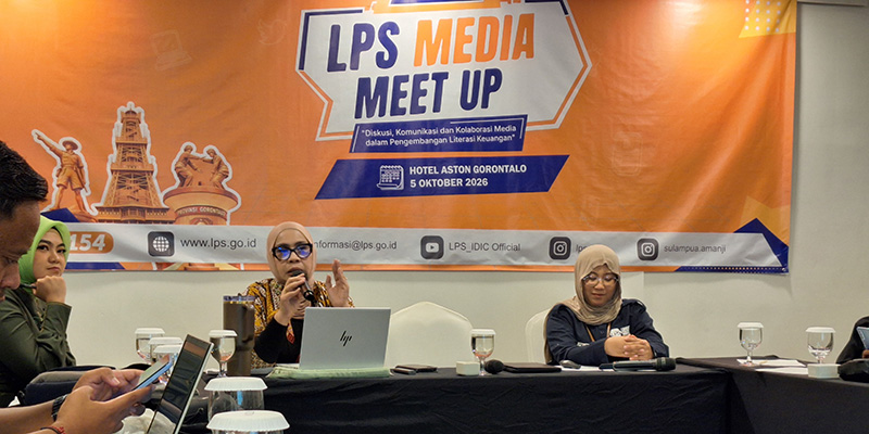 Psikolog, Sukma Botutihe (kiri) menjelaskan psikologi uang dalam LPS Media Meet Up 2026 di Gorontalo, Senin (5/10/2026)