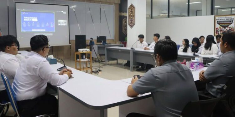 Peserta Maganghub Batch II ikuti pengarahan Kementerian Hukum secara daring di Kota Palangka Raya. (ANTARA/Kanwil Kemenkum Kalteng)