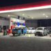 Antrean kendaraan di sejumlah stasiun pengisian bahan bakar umum (SPBU) di Sulawesi Utara mendorong Pertamina Patra Niaga Regional Sulawesi menambah petugas dan memperpanjang jam pelayanan.