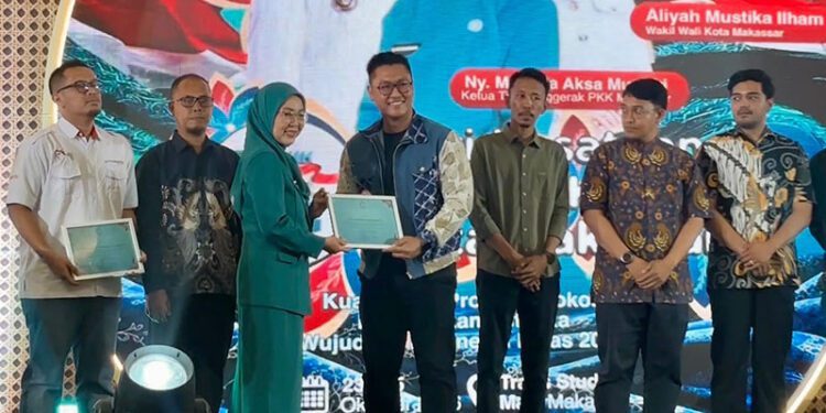 Pertamina Patra Niaga Regional Sulawesi menerima penghargaan atas kontribusi aktif sebagai mitra strategis melalui dukungan program tanggung jawab sosial dan lingkungan (TJSL/CSR) dalam pelaksanaan 10 Program Prioritas Gerakan PKK Kota Makassar.