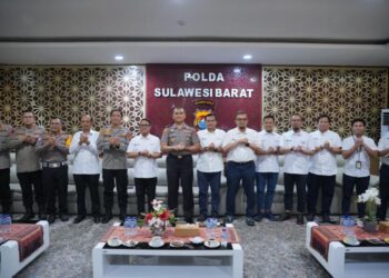 Kepolisian Daerah Sulawesi Barat bersama Pertamina Patra Niaga Regional Sulawesi memperkuat sinergi dalam menjaga kelancaran distribusi energi bagi masyarakat.