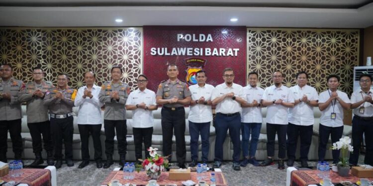 Kepolisian Daerah Sulawesi Barat bersama Pertamina Patra Niaga Regional Sulawesi memperkuat sinergi dalam menjaga kelancaran distribusi energi bagi masyarakat.
