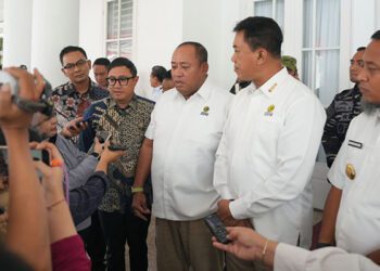 Pertamina Patra Niaga Regional Sulawesi mendampingi jajaran Kementerian Energi dan Sumber Daya Mineral (ESDM) serta Badan Pengatur Hilir Minyak dan Gas Bumi (BPH Migas) dalam audiensi bersama Gubernur Sulawesi Selatan Andi Sudirman Sulaiman dan jajaran Forum Koordinasi Pimpinan Daerah (Forkopimda) di Rumah Jabatan Gubernur Sulawesi Selatan, Rabu (14/10).