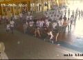 Perkelahian siswa di lingkungan sekolah di SMA Negeri 1 Kota Gorontalo yang terekam kamera CCTV. Peristiwa ini terjadi pada hari Senin (19/10/2026).(Istimewa)