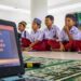 Sejumlah anak didik Madrasah Ibtidaiyah Swasta Alkhairaat Toro mengikuti pelajaran tentang bijak menggunakan internet dan digitalisasi di Desa Toro, Kecamatan Kulawi, Kabupaten Sigi, Selasa (13/10/2026). Sekolah Internet Komunitas yang didirikan pada 2024 memiliki semangat membangun desa digital agar terhubung dan maju di berbagai lini. ANTARA/Muhammad Zulfikar
