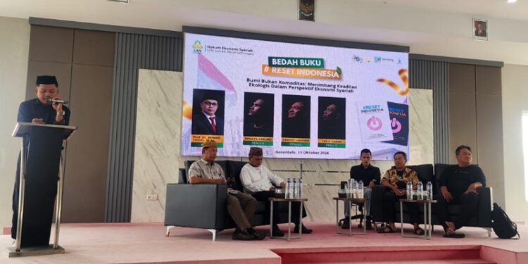 Bedah buku Reset Indonesia bertajuk “Bumi Bukan Komoditas: Menimbang Keadilan Ekologis dalam Perspektif Ekonomi Syariah” oleh Jurusan Hukum Ekonomi Syariah, Fakultas Syariah, UIN Sultan Amai Gorontalo, Minggu (11/10/2026)