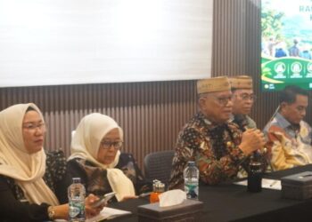 Bupati Bone Bolango, Ismet Mile saat membuka Sosialisasi Rencana Pembangunan Kawasan Perdesaan di Kecamatan Kabila Bone, Jumat (2/10/2026), di Naffil Cafe dan Resto. (Foto Onal/Prokopim)